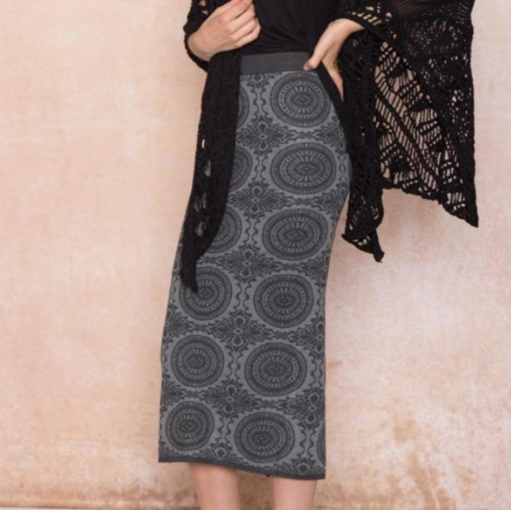 Monoreno Pencil/Sweater Skirt NWT